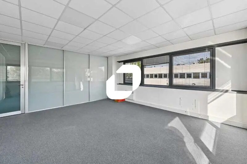 Bureau dans Roissy-en-France à louer - Photo de l’immeuble – Image 3 sur 12