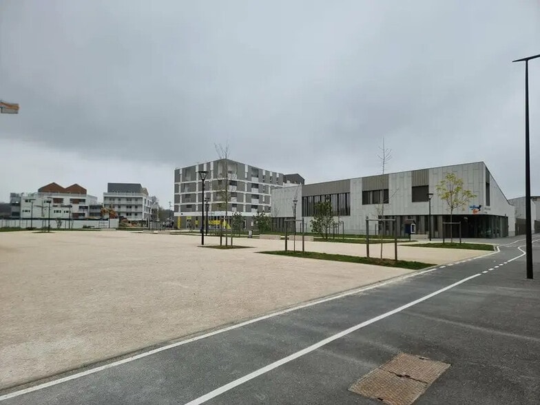 Local commercial dans Melun à louer - Photo de l’immeuble – Image 3 sur 9