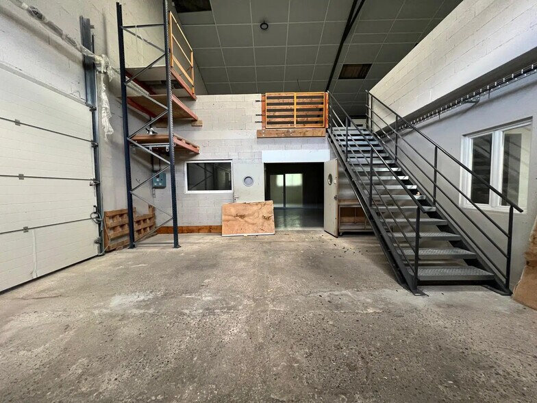 Local d’activités dans Moissy-Cramayel à louer - Photo de l’immeuble – Image 1 sur 9