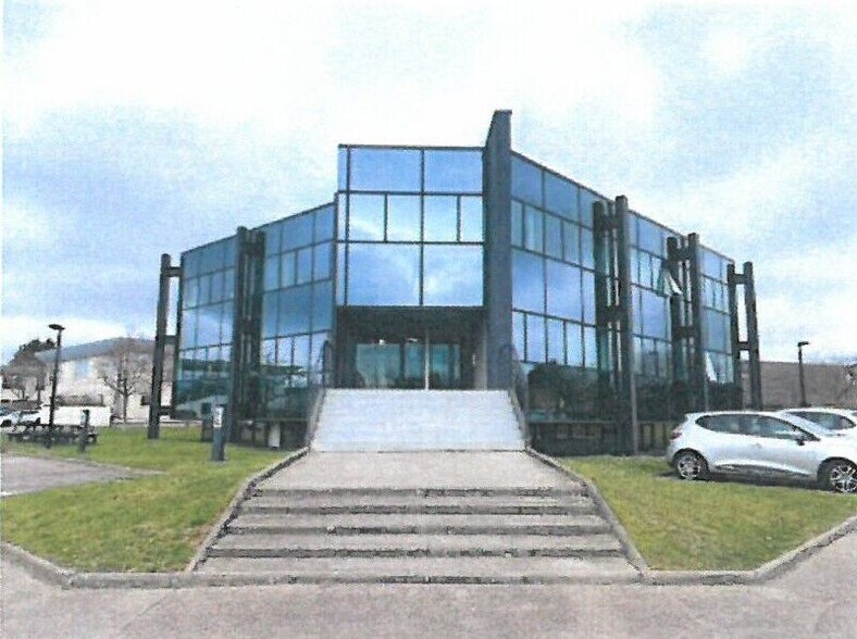 Bureau dans Mont-Saint-Aignan à louer - Photo de l’immeuble – Image 1 sur 7