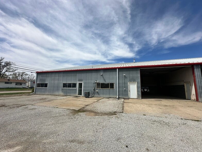 2242 Silver St, Ashland, NE à louer - Photo de l’immeuble – Image 2 sur 28