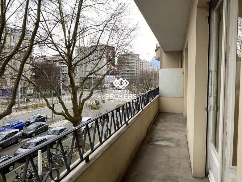 Bureau dans Grenoble à louer - Photo de l’immeuble – Image 3 sur 12