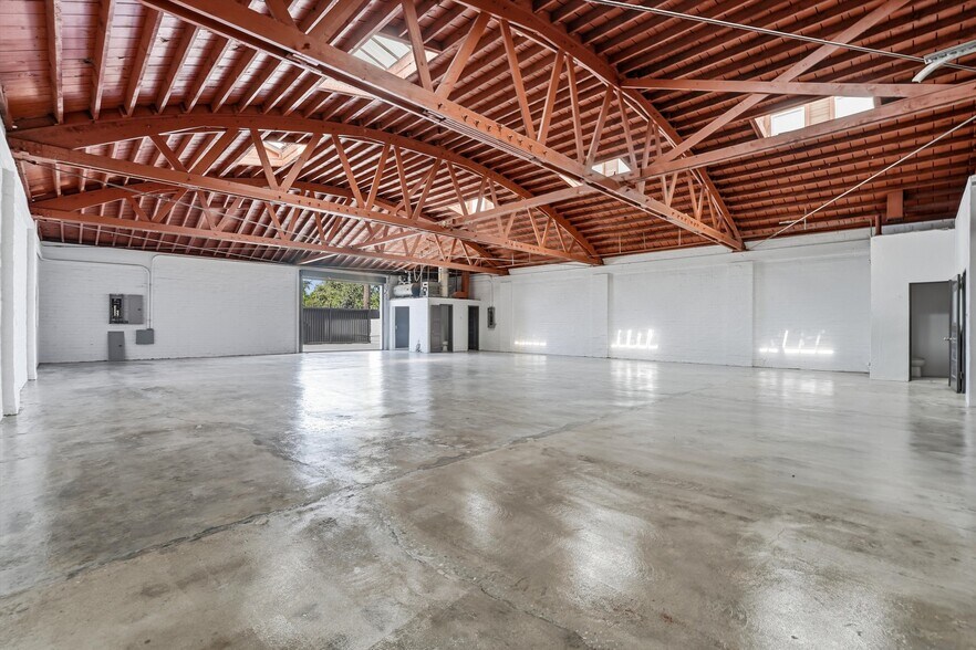 11317 Atlantic Ave, Lynwood, CA à vendre - Photo de l’immeuble – Image 3 sur 40