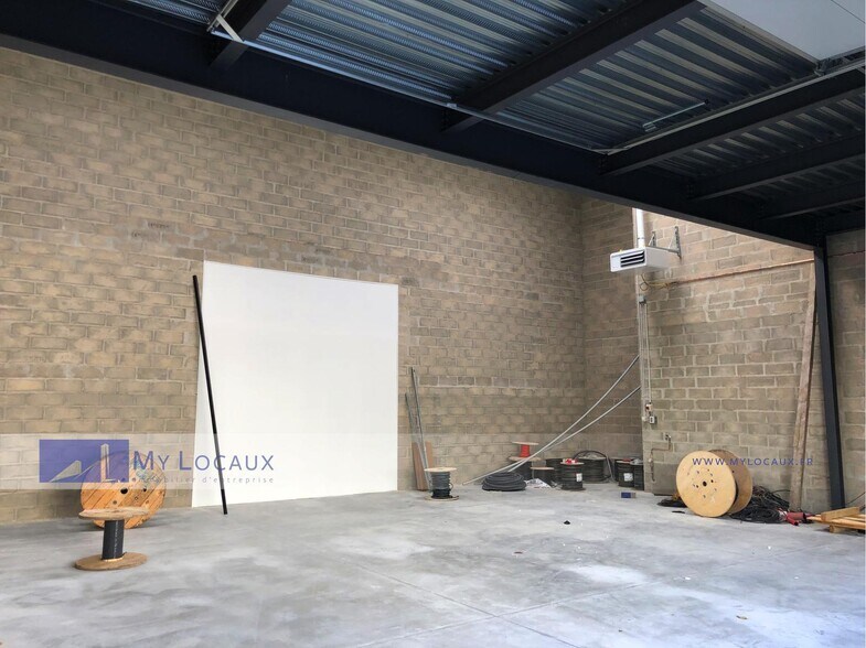 Local d’activités dans Villeneuve-la-Garenne à louer - Photo intérieure – Image 3 sur 5