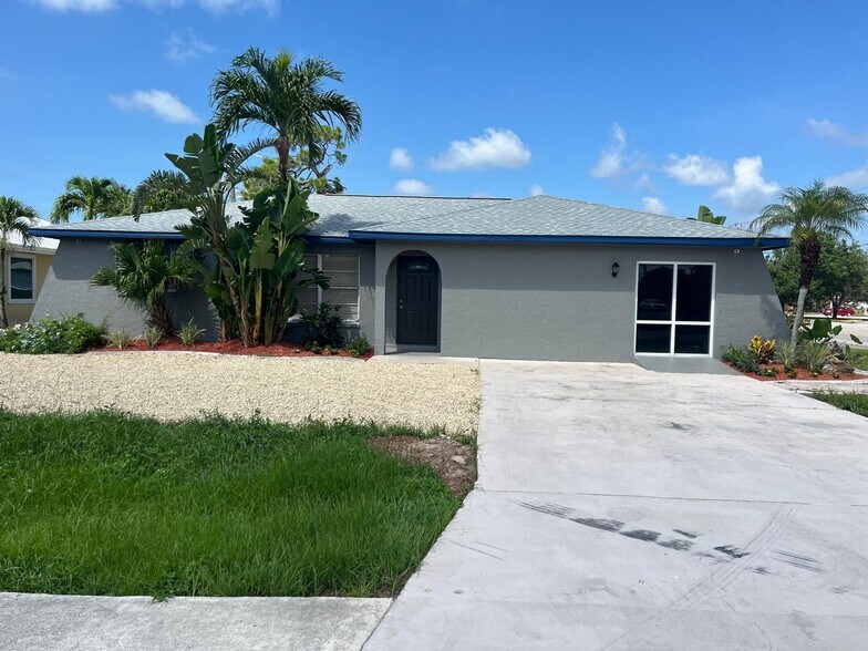 7328 Sanibel Blvd, Fort Myers, FL à louer - Photo de l’immeuble – Image 2 sur 11