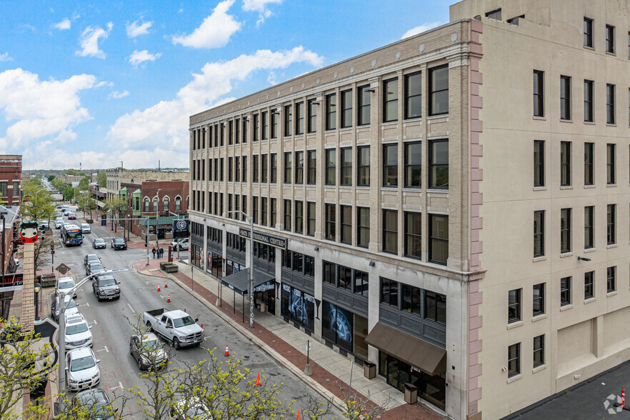 2-24 W Cass St, Joliet, IL à louer - Photo principale – Image 1 sur 4
