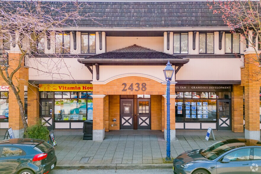 2438 Marine Dr, West Vancouver, BC à louer - Photo de l’immeuble – Image 3 sur 4