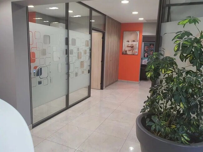 Plus de détails pour Local commercial à vendre