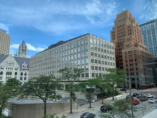 Plus de détails pour 611 E Wisconsin Ave, Milwaukee, WI - Bureau à louer