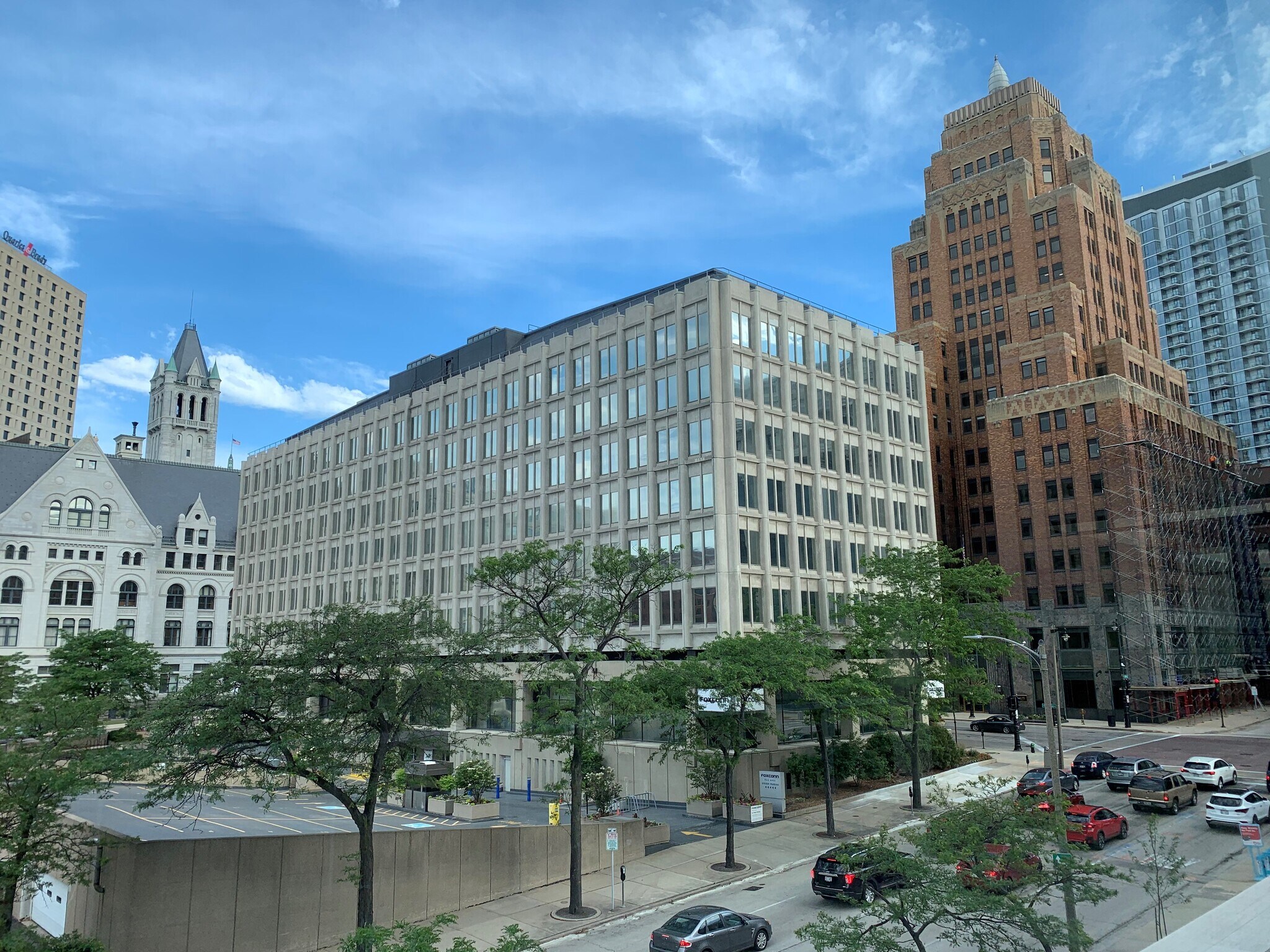 611 E Wisconsin Ave, Milwaukee, WI à louer Photo de l’immeuble– Image 1 sur 8