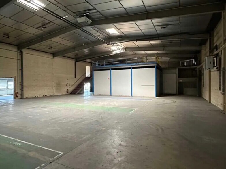 Local d’activités dans Dardilly à louer - Photo intérieure – Image 3 sur 11