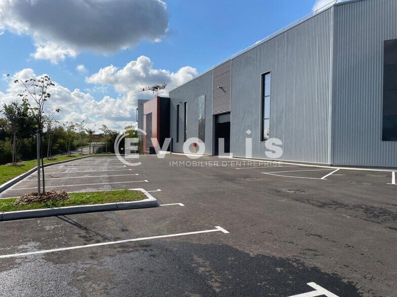 45 Boucle De La Ramée, Saint-Quentin-Fallavier à louer - Photo de l’immeuble – Image 2 sur 8