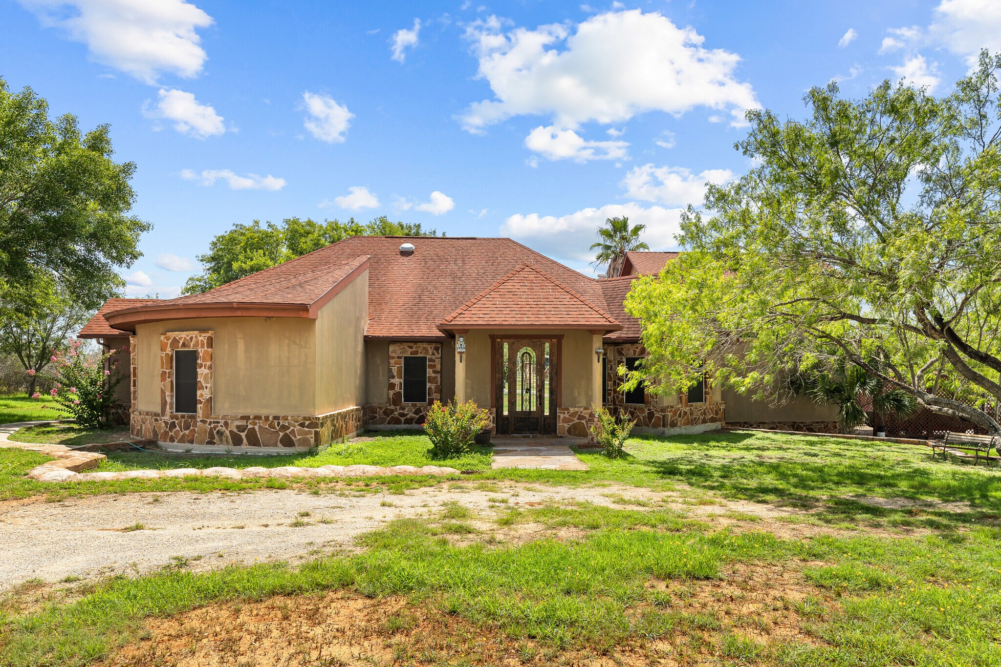 424 Homecrest Dr, La Vernia, TX à vendre Photo de l’immeuble– Image 1 sur 49