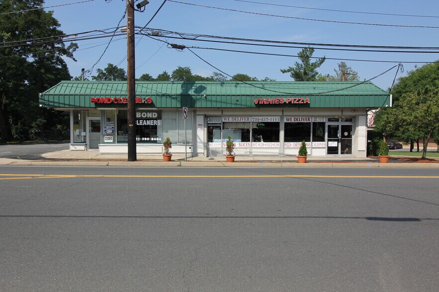 429 Ryders Ln, East Brunswick, NJ à vendre - Photo de l’immeuble – Image 2 sur 12