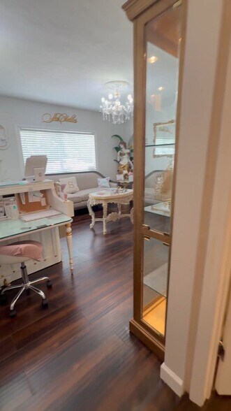 623 N Lime Ave, Sarasota, FL à vendre - Vidéo sur l’annonce professionnelle – Image 2 sur 17