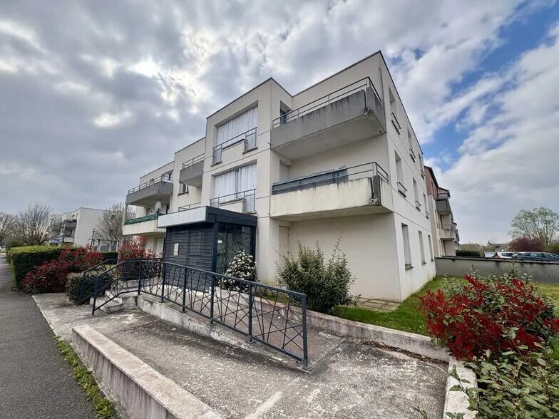 Bureau dans Châlette-sur-Loing à louer - Photo de l’immeuble – Image 1 sur 7