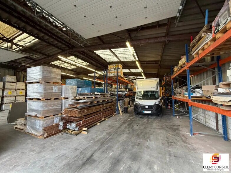 Local d’activités dans Sotteville-lès-Rouen à louer - Photo de l’immeuble – Image 2 sur 13