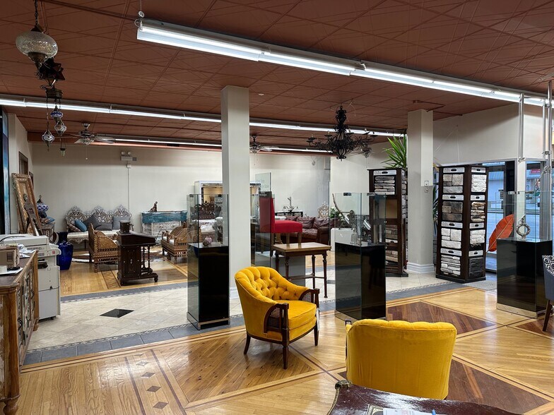 8037 N Milwaukee Ave, Niles, IL à vendre - Photo de l’immeuble – Image 2 sur 21