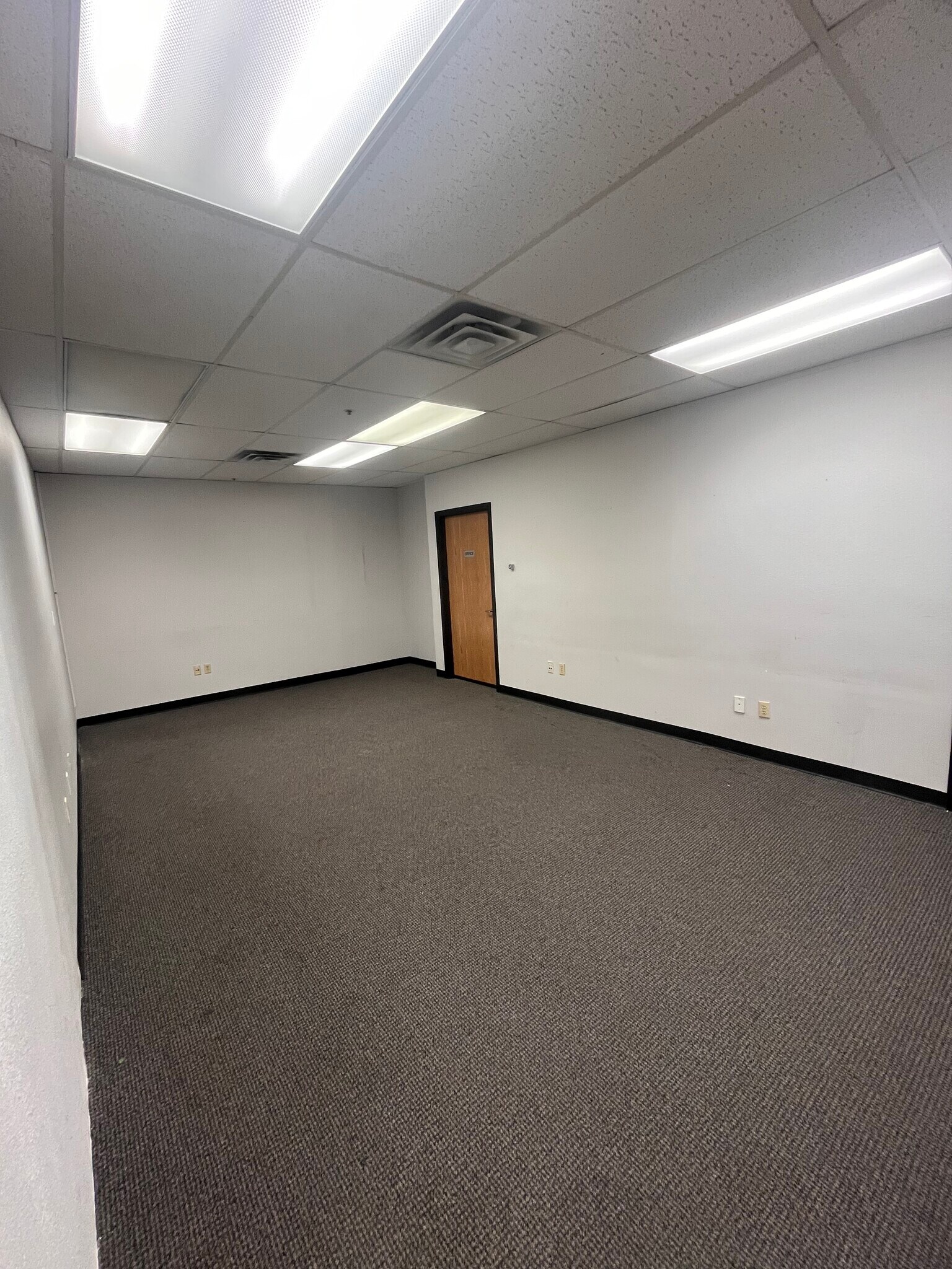 2755-2795 E Desert Inn Rd, Las Vegas, NV à louer Photo intérieure– Image 1 sur 5