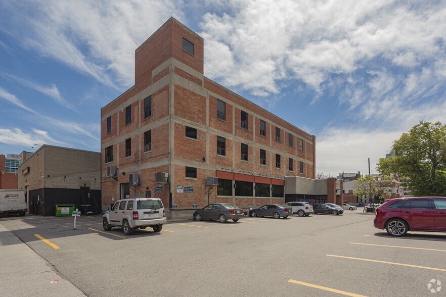 822 11th Ave SW, Calgary, AB à louer - Photo de l’immeuble – Image 3 sur 5