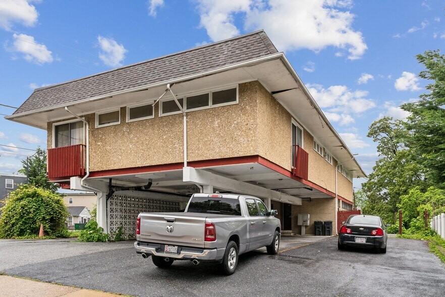 601 Eastern Ave NE, Capitol Heights, MD à vendre - Photo de l’immeuble – Image 3 sur 12