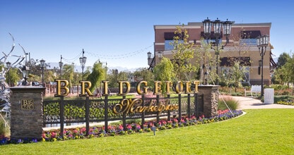 23961 Newhall Ranch Rd, Valencia, CA à louer Photo de l’immeuble– Image 1 sur 8