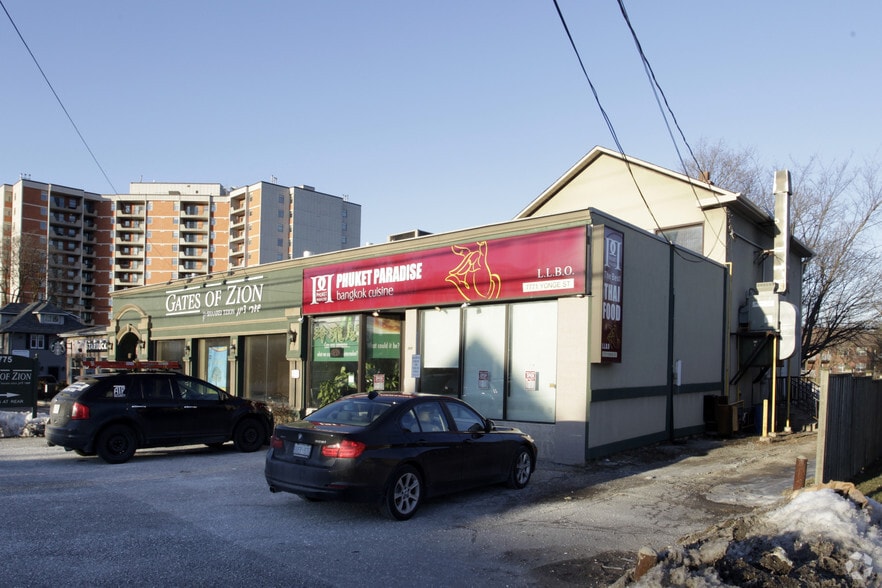7771-7775 Yonge St, Markham, ON à louer - Photo de l’immeuble – Image 2 sur 3