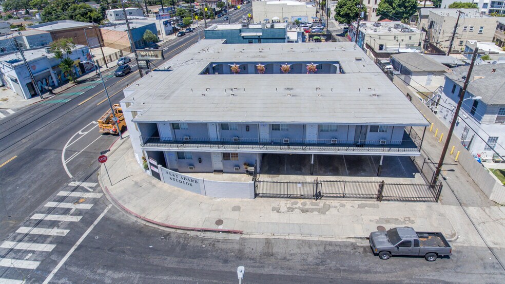 4905 W Adams Blvd, Los Angeles, CA à vendre - Photo de l’immeuble – Image 3 sur 37