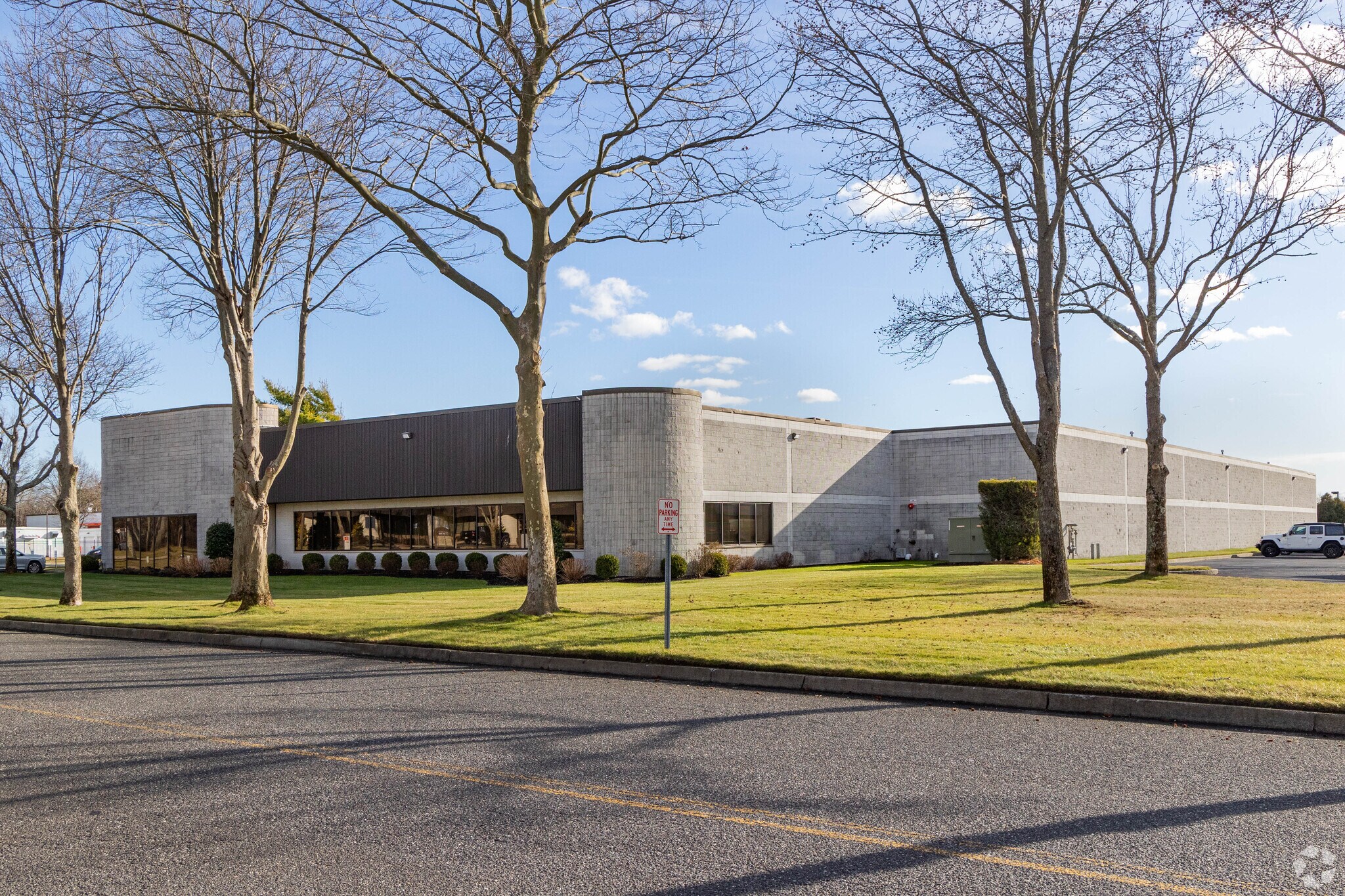 100 Colin Dr, Holbrook, NY à vendre Photo principale– Image 1 sur 41