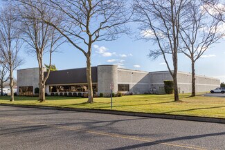 Plus de détails pour 100 Colin Dr, Holbrook, NY - Industriel/Logistique à vendre