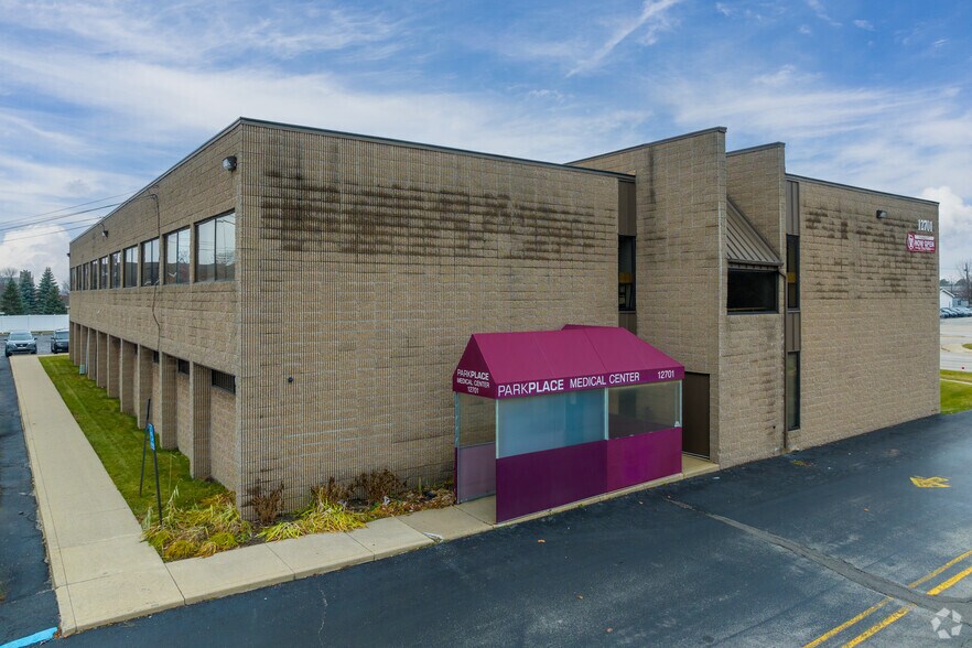 12701 Telegraph Rd, Taylor, MI à louer - Photo de l’immeuble – Image 1 sur 8