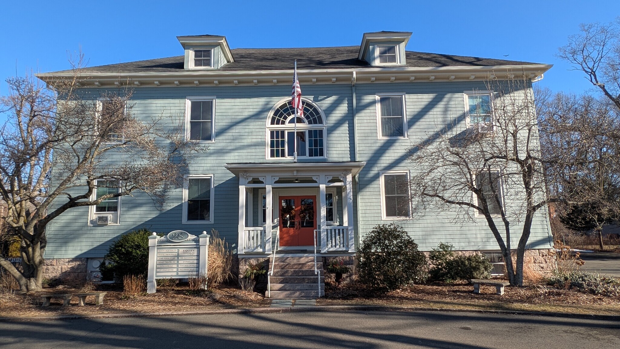 28 School St, Branford, CT à louer Photo principale– Image 1 sur 17