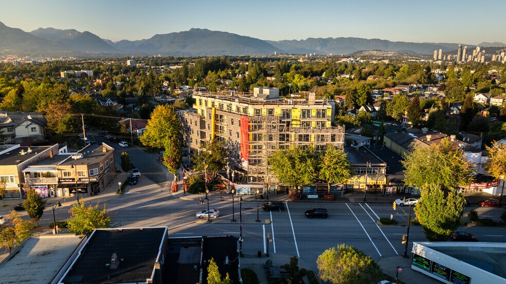 3780 Clark Dr, Vancouver, BC à louer - Photo de l’immeuble – Image 2 sur 4