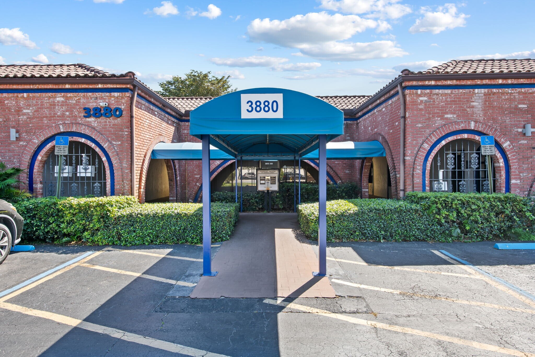 3880 Coconut Creek Pky, Coconut Creek, FL à louer Photo de l’immeuble– Image 1 sur 17