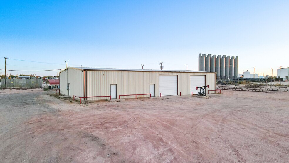 4417 W Industrial Ave, Midland, TX à vendre - Photo de l’immeuble – Image 2 sur 19