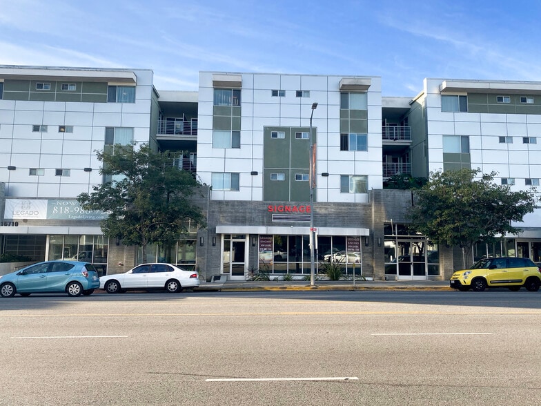 16710 Ventura Blvd, Encino, CA à louer - Photo de l’immeuble – Image 3 sur 7