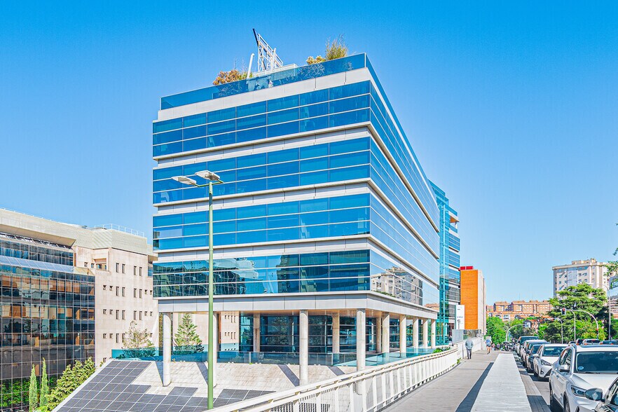 Calle de Torrelaguna, 77, Madrid, Madrid à louer - Photo de l’immeuble – Image 1 sur 3