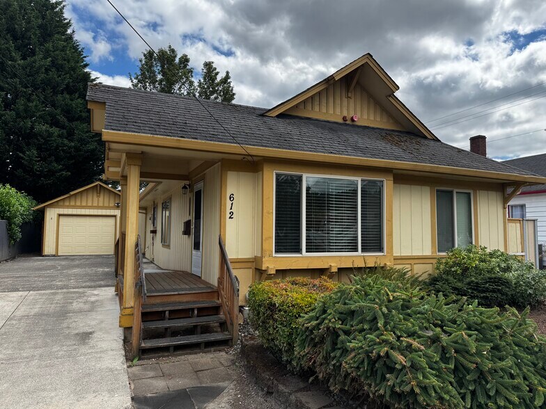 612 NE 2nd Ave, Camas, WA à vendre - Photo principale – Image 1 sur 16