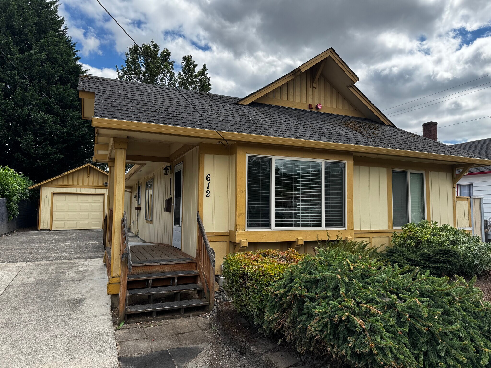 612 NE 2nd Ave, Camas, WA à vendre Photo principale– Image 1 sur 17