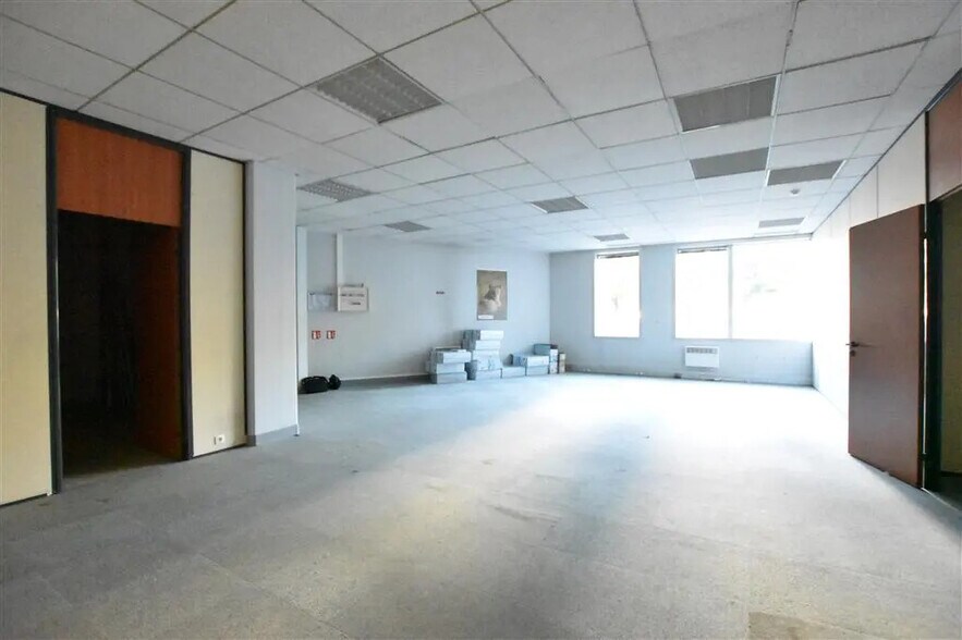 Bureau dans Villepinte à vendre - Photo de l’immeuble – Image 3 sur 7