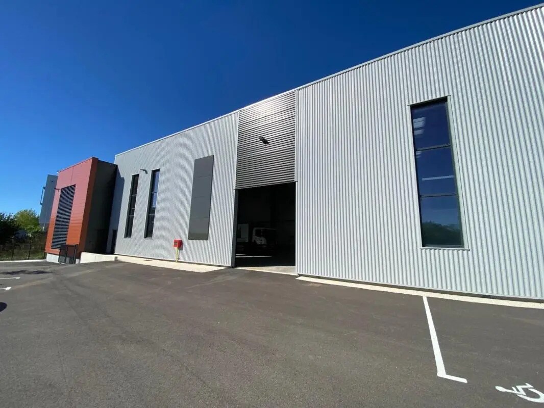 Bureau dans Saint-Quentin-Fallavier à louer Photo de l’immeuble– Image 1 sur 9