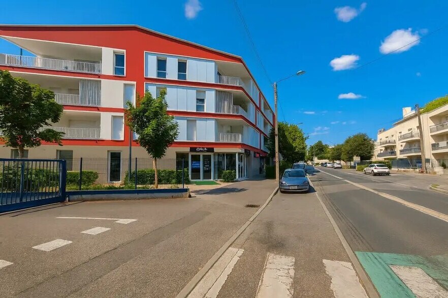 Local commercial dans La Verpillière à vendre - Photo de l’immeuble – Image 2 sur 8