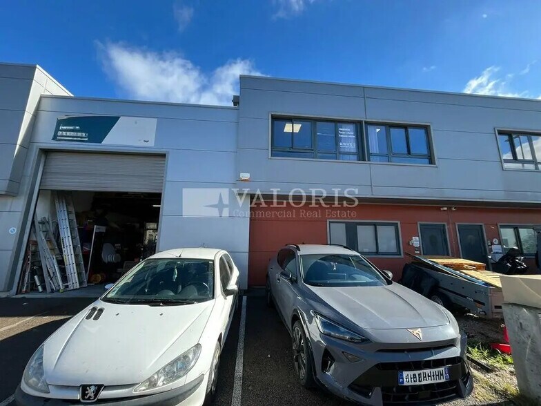 Local d’activités dans Aix-en-Provence à louer - Photo de l’immeuble – Image 2 sur 11