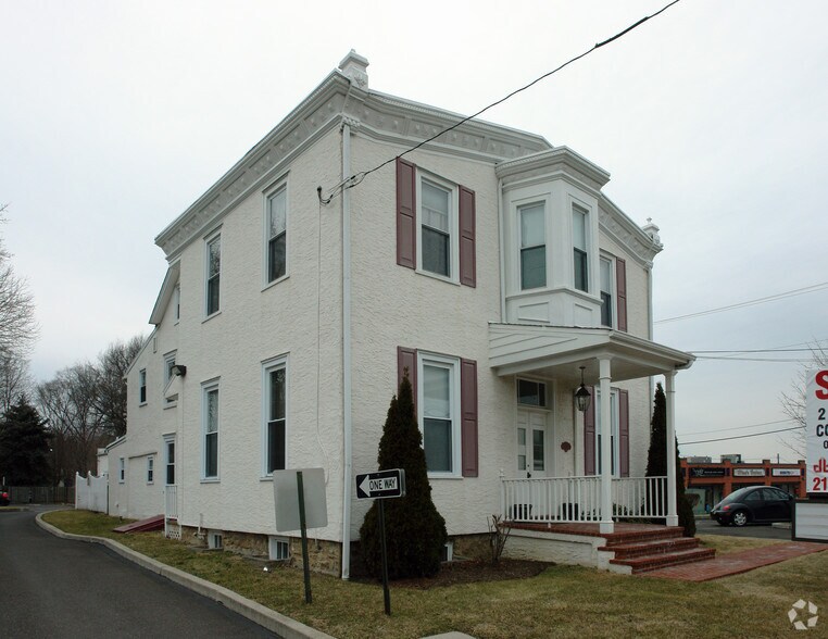 833 N Bethlehem Pike, Ambler, PA à vendre - Photo principale – Image 1 sur 4