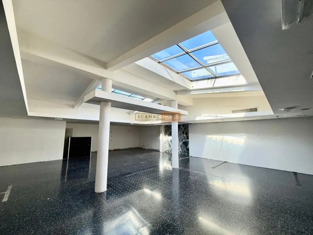 Local commercial dans Saint-Tropez à vendre Photo intérieure– Image 1 sur 7