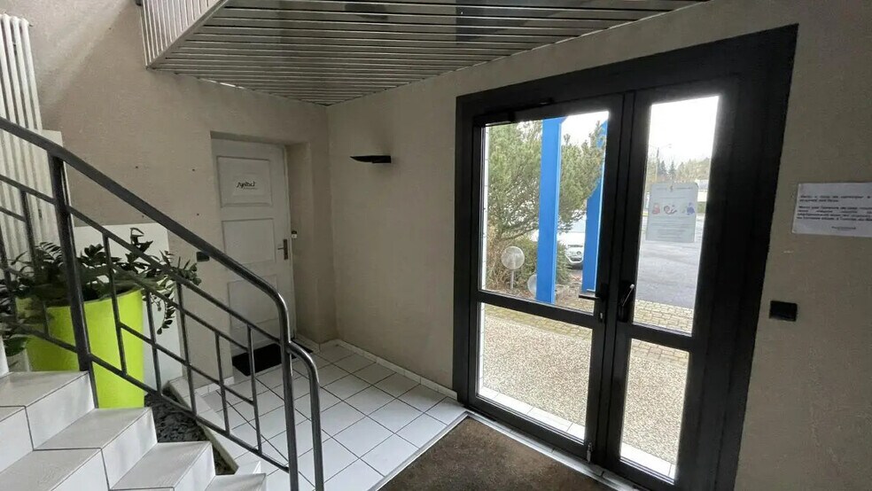 Bureau dans Chambray-lès-Tours à louer - Photo de l’immeuble – Image 2 sur 11