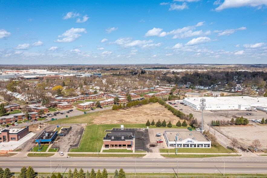 1065 N Perry St, Pontiac, MI à vendre - Photo de l’immeuble – Image 2 sur 10