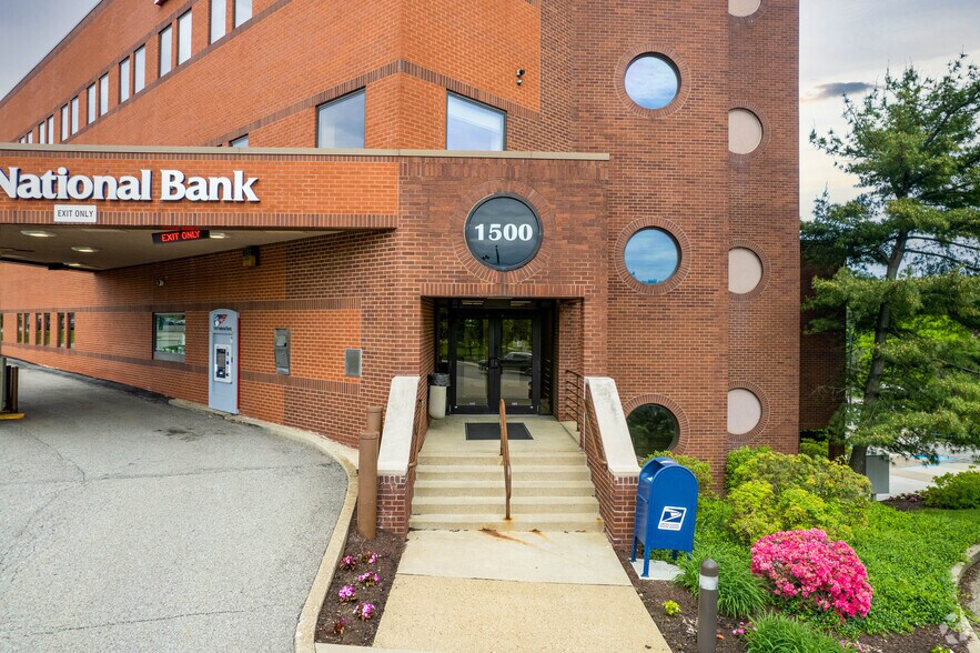 1500 Oxford Dr, Bethel Park, PA à louer - Photo de l’immeuble – Image 3 sur 4