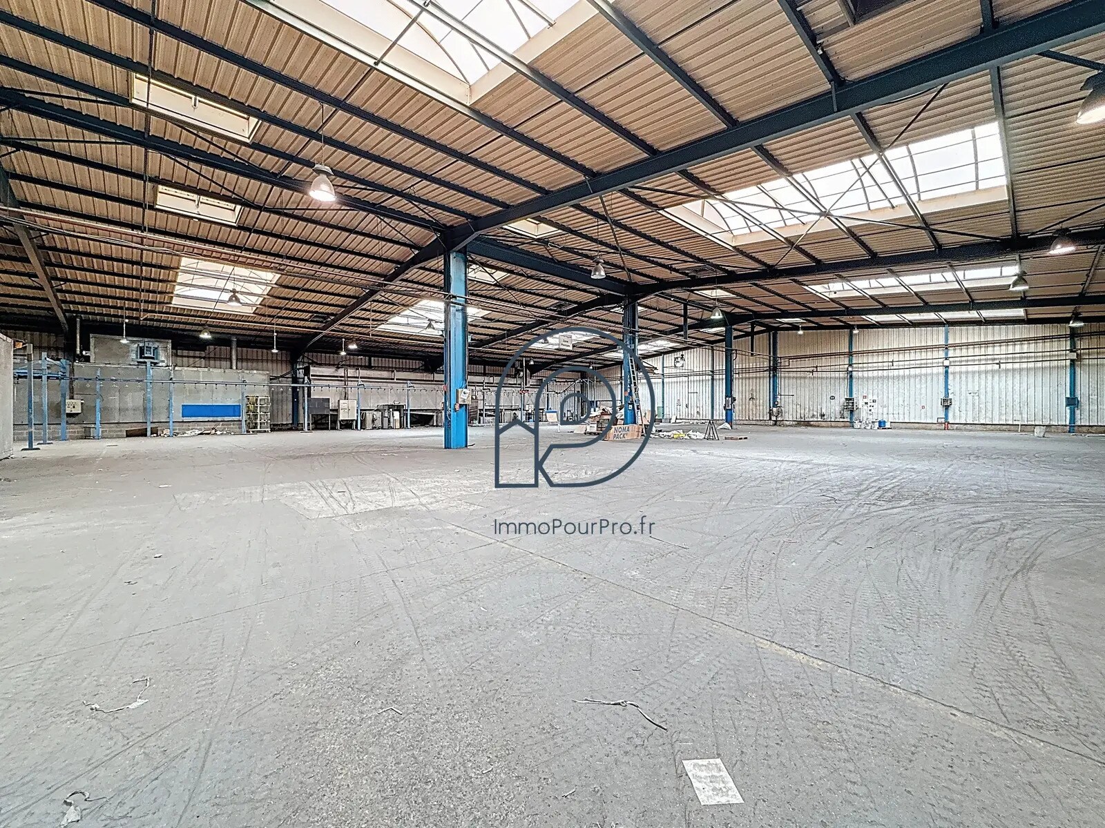Local d'activités dans Saint-Amand-les-Eaux à vendre Photo principale– Image 1 sur 12