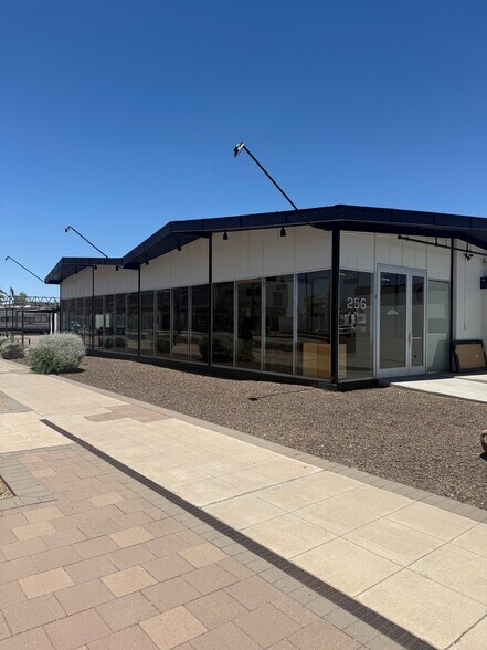 256 E Main St, Mesa, AZ à louer - Photo principale – Image 1 sur 9